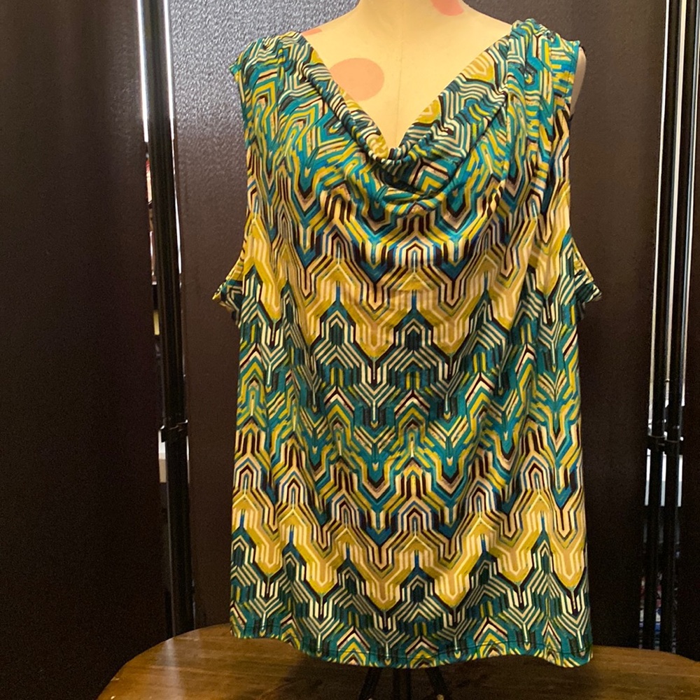 Multi Geometric sleeveless top.